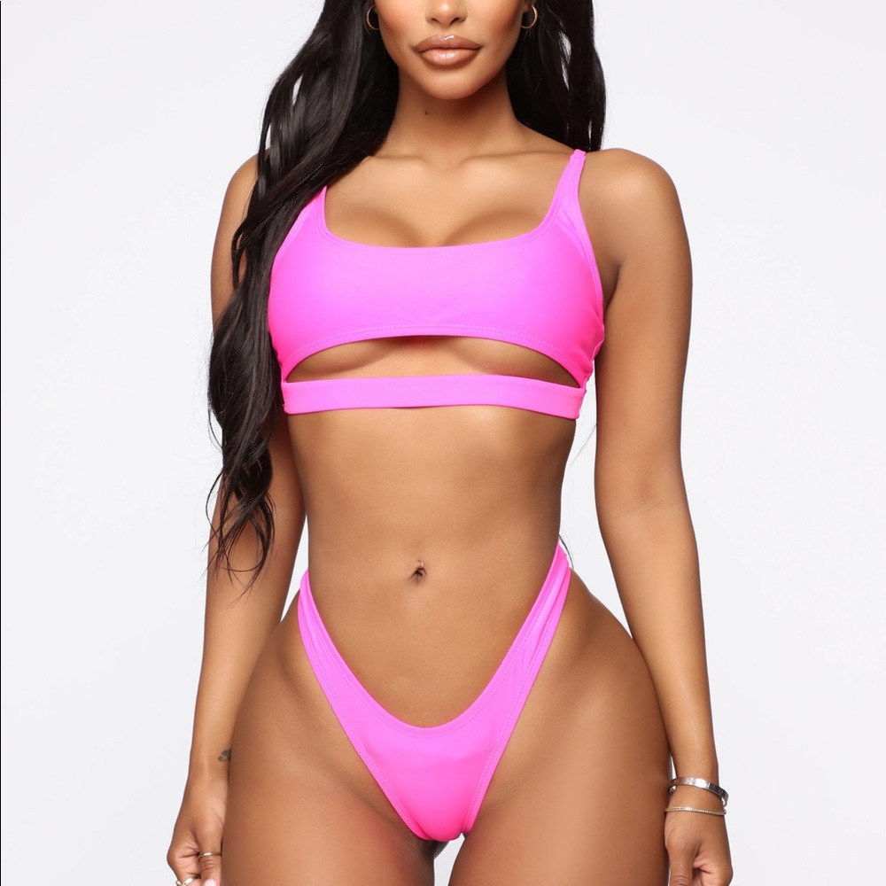 Bikini Set - Under boob cutout